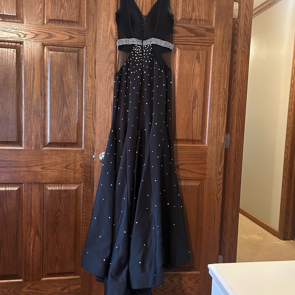 Elegant Black Evening Gown with Rhinestone Accents
